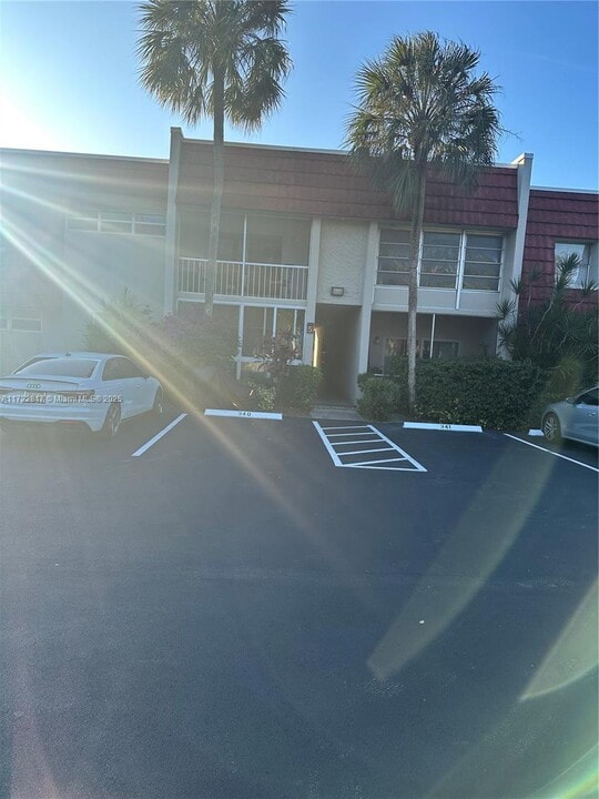 5 Jacaranda Dr, Unit 206 in Plantation, FL - Building Photo