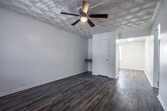 Southwest Apartments in Euless, TX - Building Photo - Building Photo