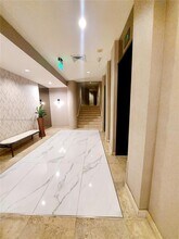 1000 W Island Blvd, Unit 2002 in Aventura, FL - Building Photo - Building Photo