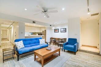 2238 N Geneva Terrace in Chicago, IL - Building Photo - Building Photo