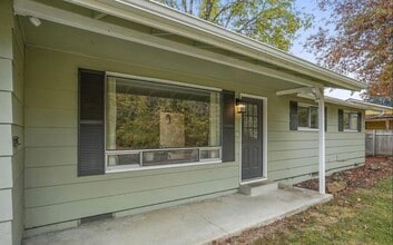 2594 Hummingbird St NE, Unit Unit Bedroom A in Salem, OR - Building Photo - Building Photo