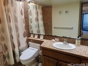 555 Hahaione St in Honolulu, HI - Building Photo - Building Photo