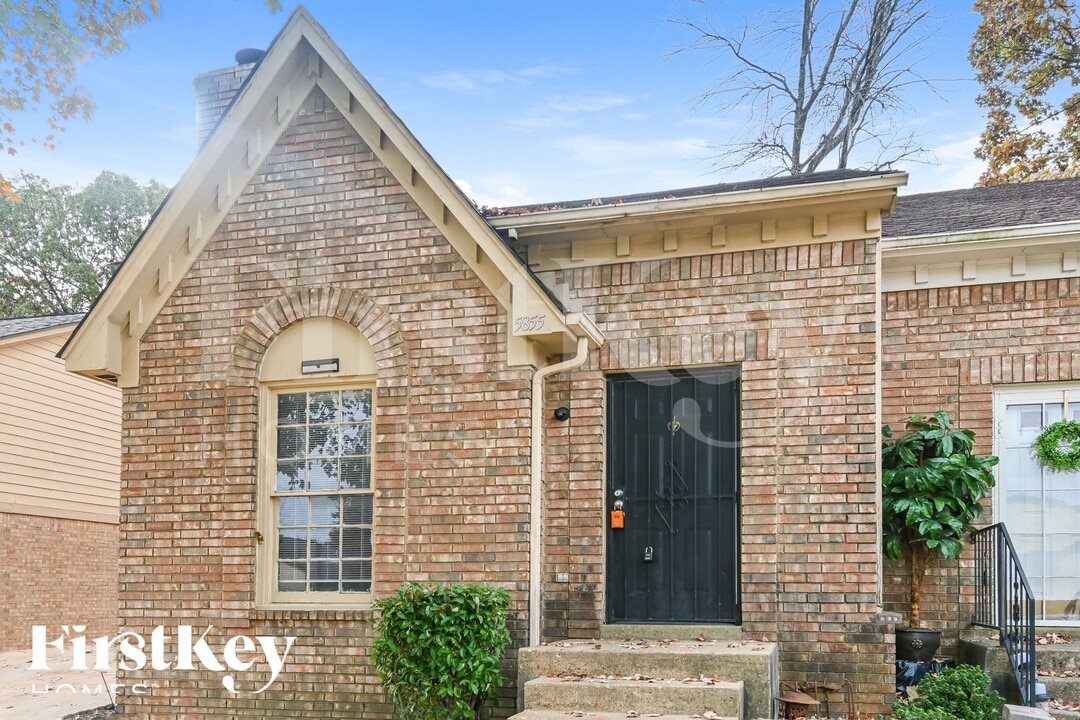 5855 Plum Valley Dr in Memphis, TN - Foto de edificio