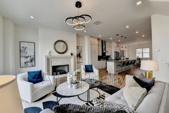 3667 Peachtree Rd NE in Atlanta, GA - Building Photo - Building Photo