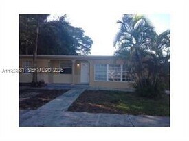 5604 Hayes St in Hollywood, FL - Building Photo