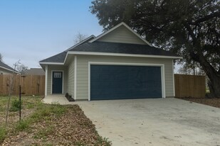 803 Hall St in Bryan, TX - Building Photo