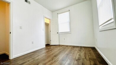 473 Grove St, Unit 1 in Irvington, NJ - Building Photo - Building Photo