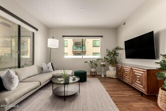 7300 E Earll Dr in Scottsdale, AZ - Building Photo - Building Photo