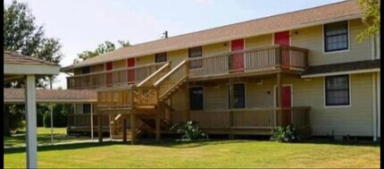 906 Magnusson Ave in Palacios, TX - Building Photo - Building Photo
