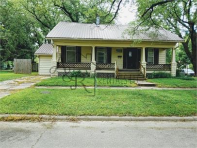 property at 711 N Chestnut St