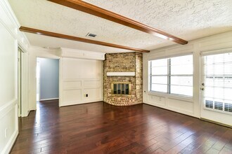 11715 Parkriver Dr in Houston, TX - Building Photo - Building Photo