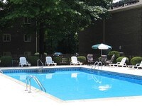 Pool - Iroquois Garden Apartamentos in Louisville, Kentucky