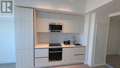 120 Broadway Ave in Toronto, ON - Building Photo - Building Photo