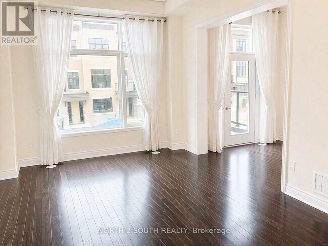 32 Carville Woods Cir in Vaughan, ON - Building Photo - Building Photo