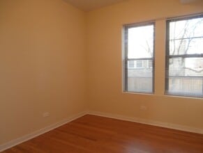 2450 W Albion Ave, Unit 2E in Chicago, IL - Building Photo - Building Photo