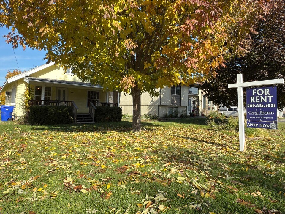8907 E Boone Ave in Spokane Valley, WA - Building Photo