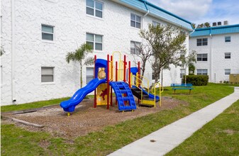 Ashford Bayside Apartment Homes in Kenneth City, FL - Foto de edificio - Building Photo