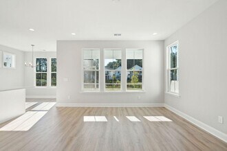 102 Hawthorne Landing Dr in Goose Creek, SC - Building Photo - Building Photo