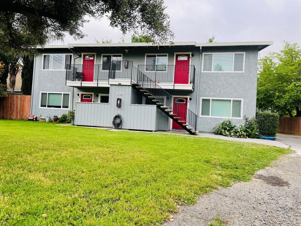 5712 Kenneth Ave in Carmichael, CA - Building Photo