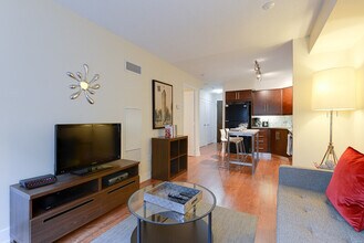 325 Front St W in Toronto, ON - Building Photo - Building Photo