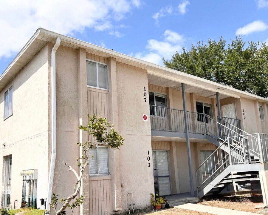 105 Cory Ln in Winter Springs, FL - Building Photo