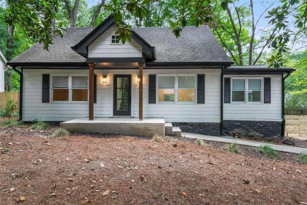 2735 Defoors Ferry Rd NW in Atlanta, GA - Building Photo