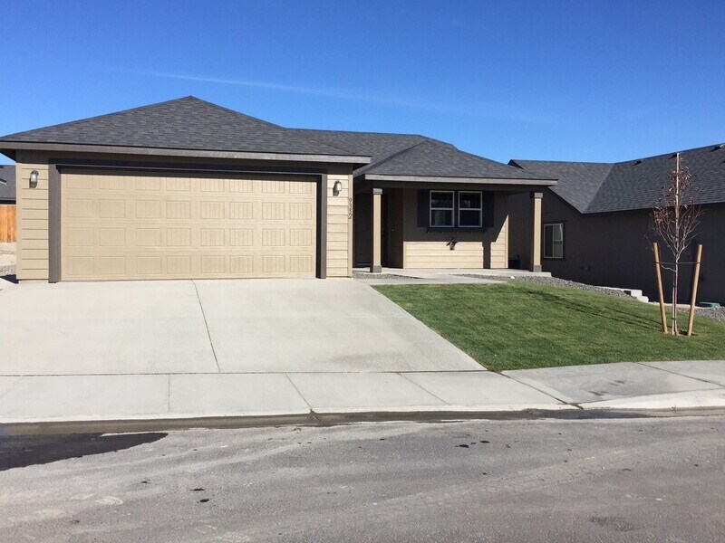 9352 W 9th Pl in Kennewick, WA - Building Photo