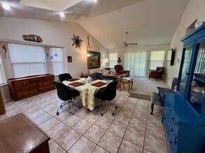 1005 Wessex Way in Austin, TX - Building Photo - Building Photo