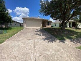 124 Easy St in Hutto, TX - Building Photo