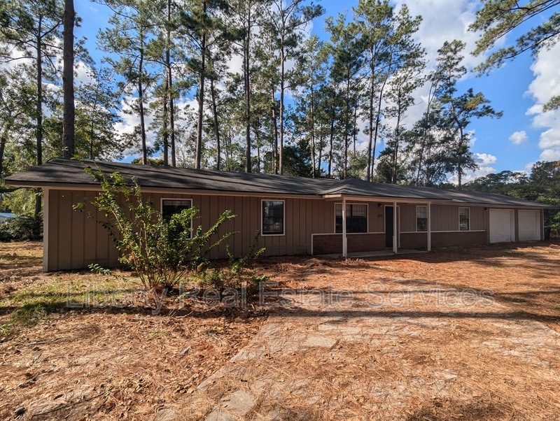 209 School House Rd in Hinesville, GA - Foto de edificio