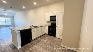 2122 N Avenue J in Lubbock, TX - Foto de edificio - Building Photo