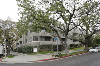 1400 Kelton Ave in Los Angeles, CA - Foto de edificio - Building Photo