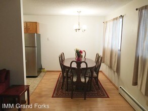 1815 21st Ave S-Unit -#101 in Grand Forks, ND - Foto de edificio - Building Photo