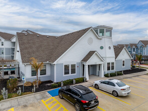 Campus Quarters in Corpus Christi, TX - Foto de edificio - Building Photo