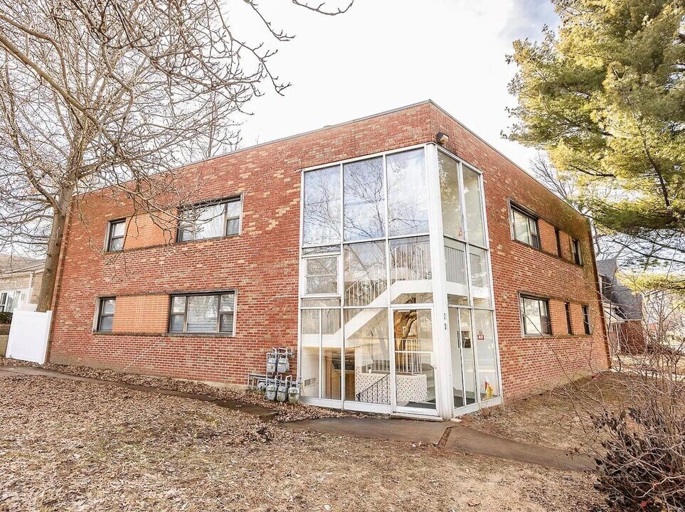 20 N 82nd St in Belleville, IL - Building Photo