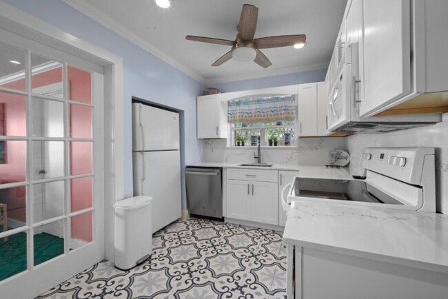 36 Palm Square in Delray Beach, FL - Building Photo - Building Photo