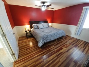 20511 E 45th Ave in Denver, CO - Foto de edificio - Building Photo