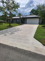 6507 Green Dolphin St in Fort Pierce, FL - Building Photo