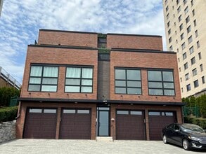 140 Comet Way, Unit C2 in Hackensack, NJ - Foto de edificio - Building Photo