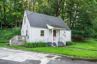 110 Lake Iliff Rd in Newton, NJ - Building Photo - Building Photo