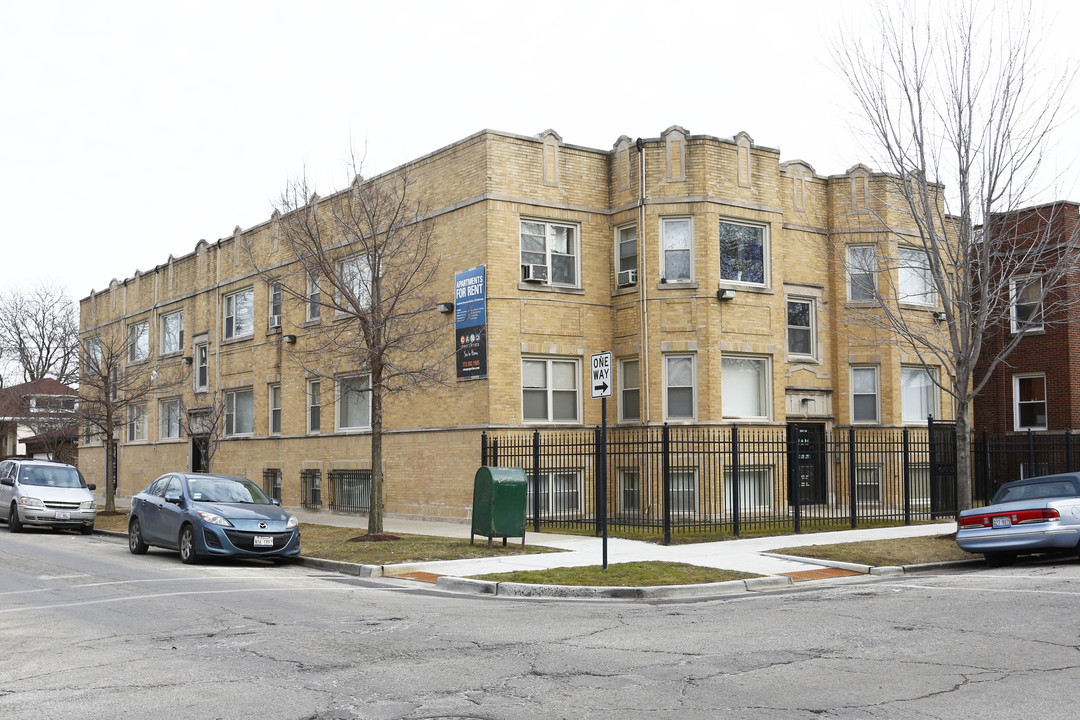 6001-6005 S Whipple St in Chicago, IL - Building Photo