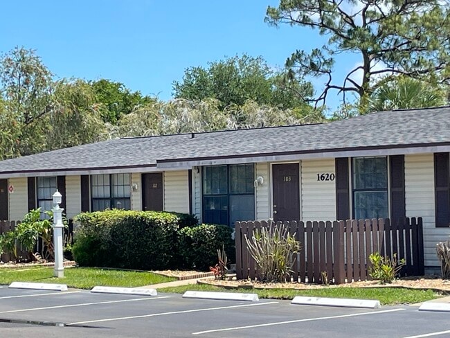 Bottlebrush Apartments
