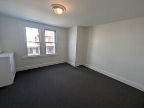 4048 Creston St in Philadelphia, PA - Building Photo - Building Photo