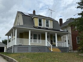 498 Hawley Ave in Bridgeport, CT - Building Photo