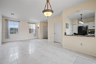 627 E Mowry Ct in Homestead, FL - Building Photo - Building Photo