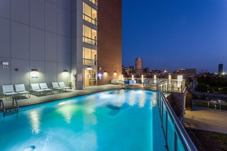 9 On Canal in Indianapolis, IN - Foto de edificio - Building Photo