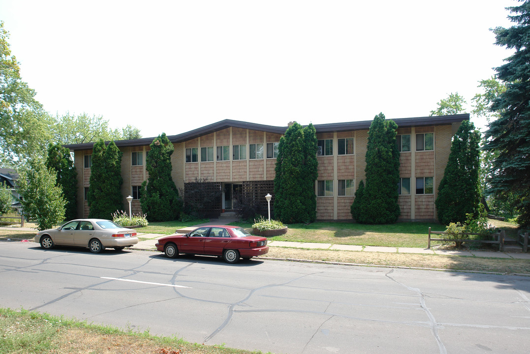 1926 E 2nd St in Duluth, MN - Foto de edificio