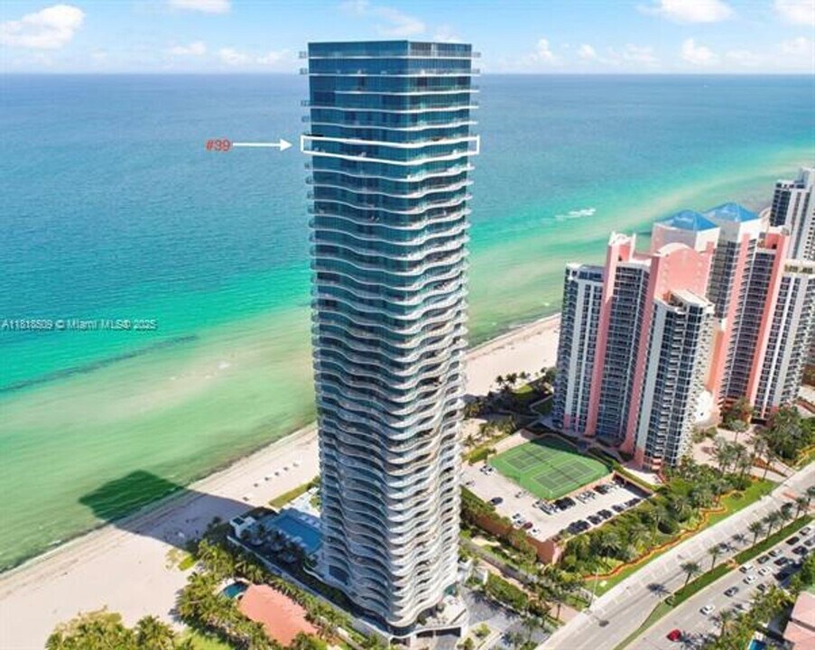 19575 Collins Ave in Sunny Isles Beach, FL - Building Photo