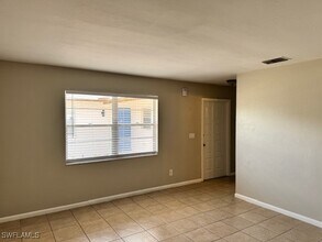 218 SE 16th Pl in Cape Coral, FL - Building Photo - Building Photo