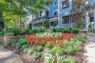 300 E Park Ave, Unit 25 in Charlotte, NC - Building Photo - Building Photo